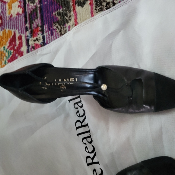 CHANEL CC LOGO FAUXPEARL STRAPS PUMPS - Picture 3 of 9